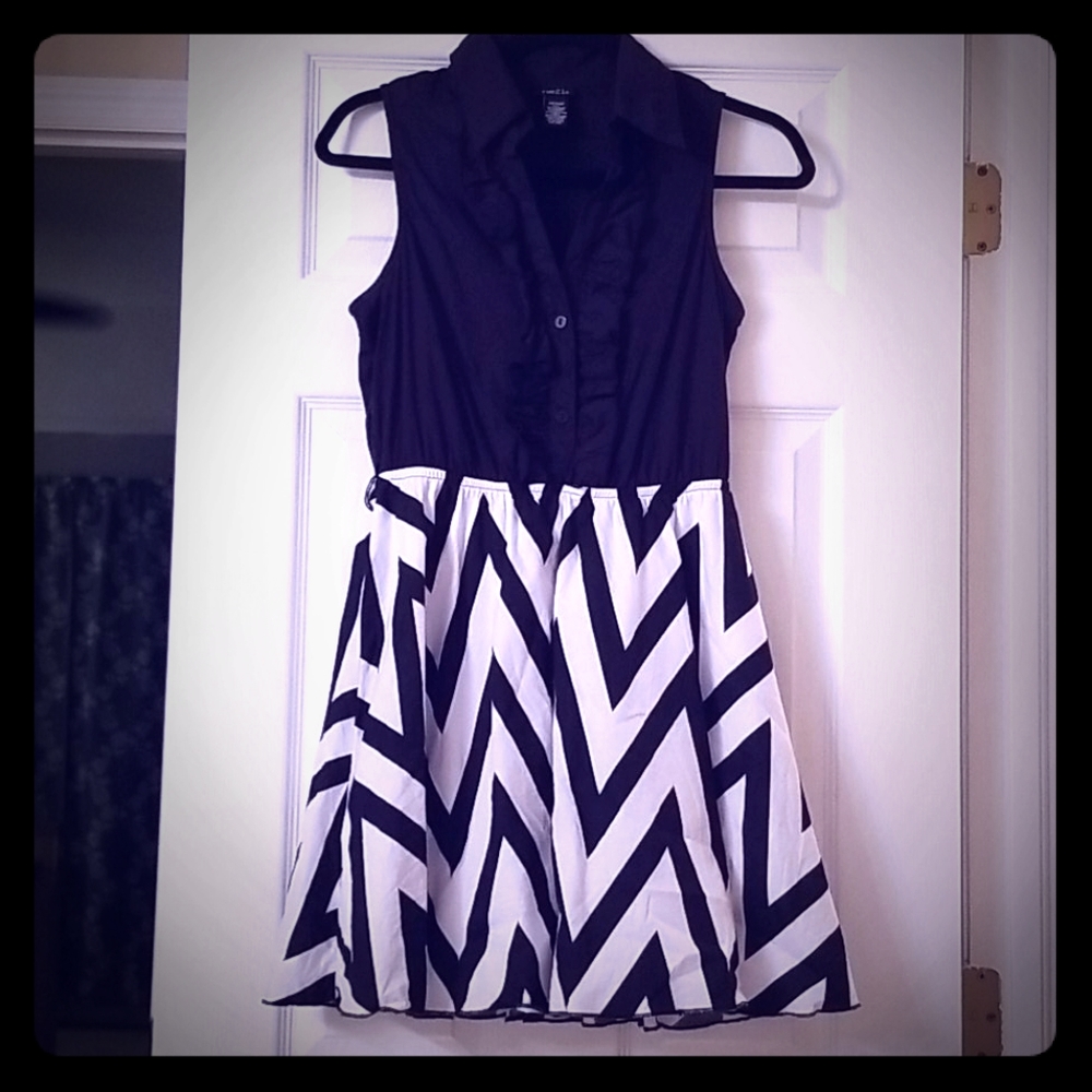 🌻🌻Rue 21 black and white dress size Medium 🌻🌻